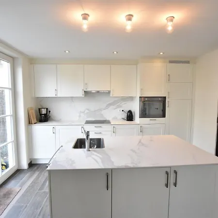 Detached Holiday In A Quiet Neighbourhood Near The Centre And The Beach